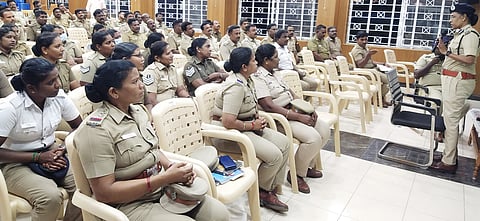 குடியாத்தம் கே.எம்.ஜி. கல்லூரியில் நடைபெற்ற பயிற்சி முகாமில் பேசிய டி.ஐ.ஜி. ஆனி விஜயா.