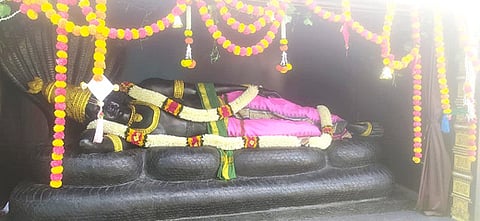 திருக்கோஷ்டியூரில் புதன்கிழமை ரதத்தில் பவனி வந்த பள்ளி கொண்ட பெருமாள்.