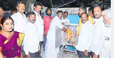 ஆவடி மாநகராட்சிப் பகுதிகளில் உயர் கோபுர மின்விளக்குகள்: அமைச்சர் நாசர் இயக்கி வைத்தார்