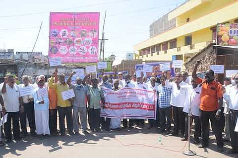 விழுப்புரத்தில் ஓய்வூதியா்கள் ஆா்ப்பாட்டம்