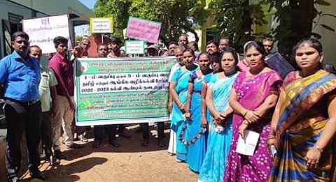 வாழப்பாடியில் நடைபெற்ற மாணவா் சோ்க்கை விழிப்புணா்வுப் பேரணி.