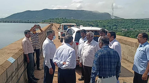 மேட்டூர் அணையில் காவிரி நீர் மேலாண்மை ஆணையக் குழுவினர் ஆய்வு