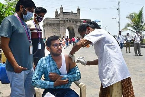 அச்சுறுத்தும் கரோனா: ஒரே நாளில் புதிதாக 3,712 பேருக்கு தொற்று; 5 பேர் பலி