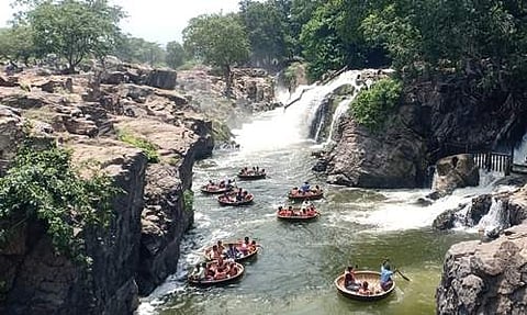 ஒகேனக்கல் காவிரி ஆற்றில் பரிசல் இயக்க அனுமதி