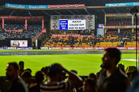 மழையால் நின்றுபோன ஆட்டத்திற்கு 50% டிக்கெட் பணம் திருப்பித் தரப்படும் : கர்நாடக மாநில கிரிக்கெட் சங்கம்