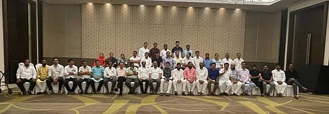 42 எம்.எல்.ஏ.க்களுடன் விடியோ வெளியிட்ட ஏக்நாத் ஷிண்டே