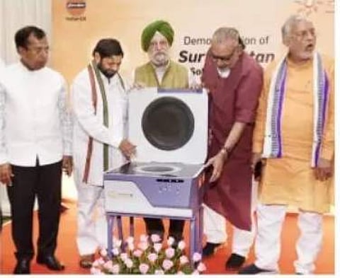 சூரிய ஒளி மூலம் இயங்கும் அடுப்பு: இந்தியன் ஆயில் நிறுவனம் உருவாக்கம்