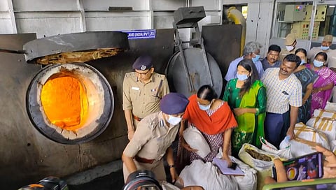 ரூ.2 கோடி மதிப்பிலான கஞ்சா தீவைத்து அழிப்பு.