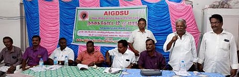 நாகையில் ஞாயிற்றுக்கிழமை நடைபெற்ற கிராமிய அஞ்சல் ஊழியா்கள் கோட்ட மாநாடு.