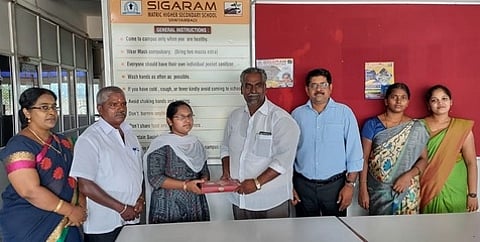 சிகரம் மெட்ரிக். பள்ளி மாணவா்கள் 100 சதவீத தோ்ச்சி