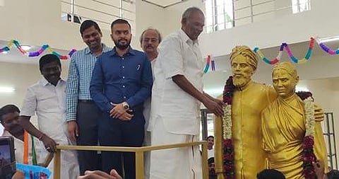 செல்லம்மா - பாரதி சிலையைத் திறந்துவைத்து மாலை அணிவிக்கிறார் சட்டப்பேரவைத் தலைவர் அப்பாவு.