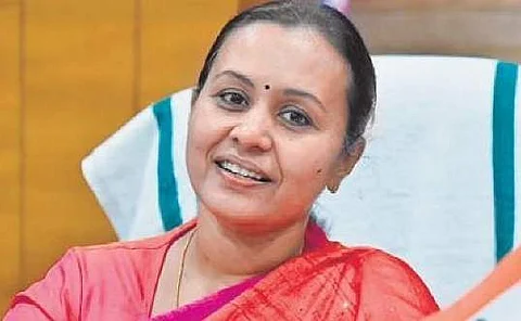 மருத்துவமனையில் உம்மன் சாண்டியை சந்தித்து நலம் விசாரித்த அமைச்சர் வீணா ஜார்ஜ்