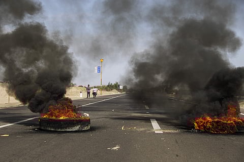 பெட்ரோல் விலை உயர்வு: வீதியில் இறங்கிய பெரு மக்கள்