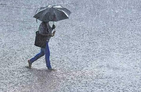 பாகிஸ்தானில் நேற்று பெய்த கனமழைக்கு 7 பேர் பலி, 70 பேர் காயம்!