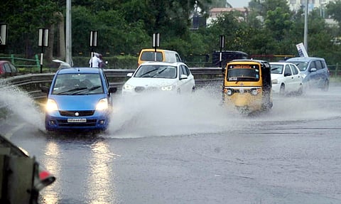 கோவையில் திடீா் மழை: போக்குவரத்து நெரிசலால் மக்கள் அவதி