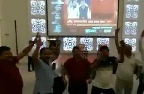 முதல்வர் ஏக்நாத் ஷிண்டே! நடனமாடி மகிழ்ந்த ஆதரவு எம்எல்ஏக்கள்: விடியோ