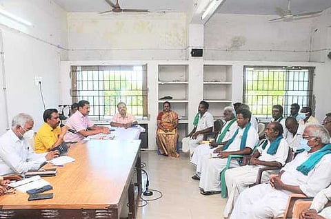 ஏரி, குளங்களை தூா்வார விவசாயிகள் வலியுறுத்தல்