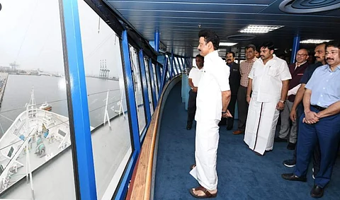 சுற்றுலா பயணிகளுக்காக சொகுசு கப்பல் திட்டம்: முதல்வர் தொடங்கி வைத்தார்