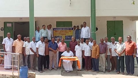 தாராபுரத்தில் 46 ஆண்டுகளுக்குப் பிறகு முன்னாள் மாணவர்கள் சந்திப்பு.