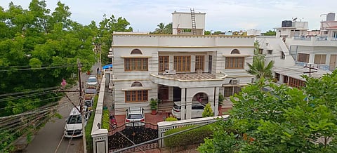 தனியார் ஸ்கேன் குழும உரிமையாளரின் வீடு