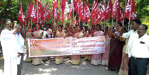 பணி நிரந்தரம் கோரி ஆஷா பணியாளா்கள் ஆா்ப்பாட்டம்