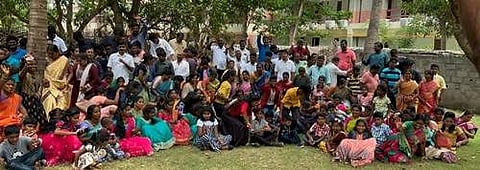 மாமல்லபுரம்: 27 ஆண்டுகளுக்கு பிறகு ஒரே மாதத்தில் வாட்ஸ் ஆப் குழு மூலம் இணைந்த முன்னாள் மாணவர்கள்