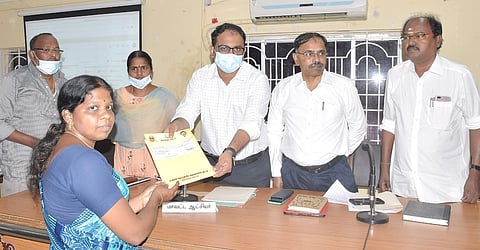 கரோனா தொற்றால் உயிரிழந்தவா் குடும்பத்துக்கு ரூ.10 லட்சம் நிவாரணம்