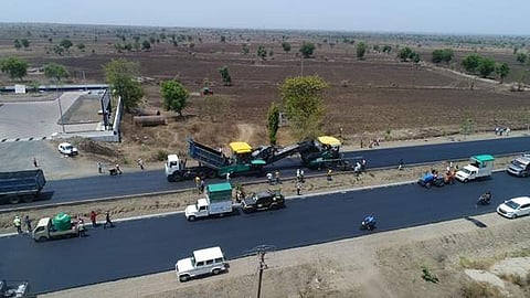105 மணி நேரத்தில் 75 கி.மீ நீள சாலை: கின்னஸ் சாதனை படைத்தது தேசிய நெடுஞ்சாலை ஆணையம்