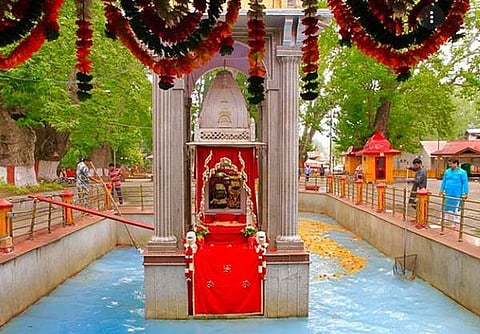 ஸ்ரீநகர்: மாதா கீர் பவானி மேளாவுக்கு ஏராளமான பக்தர்கள் வருகை