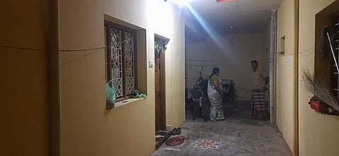 வீடுபுகுந்து 15 பவுன் நகைகள், ரூ.1.50 லட்சம் திருட்டு