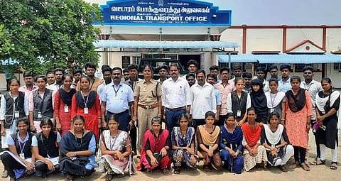 அரசுக் கல்லூரி மாணவா்களுக்கு இலவச பழகுநா் உரிமம்!