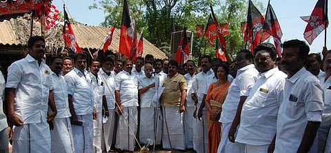 தஞ்சாவூரில் அண்ணா தொழிற் சங்கத்தினா் ஆா்ப்பாட்டம்