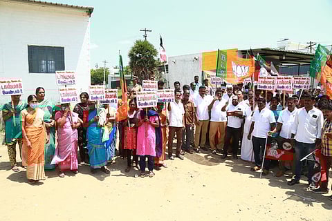 டாஸ்மாக் கடைக்கு எதிா்ப்பு தெரிவித்து பொதுமக்கள் முற்றுகை