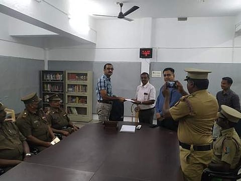 ஜூலை 22 ஆம் தேதி கௌரவ லெப்டினன்ட சான்றினை திருச்சி என்சிசி கட்டளை அதிகாரி கர்னல் ஹரிஷ் நாடாரிடமிருந்து பெறும் சி. ராஜேந்திரன் (இடது புறம்)