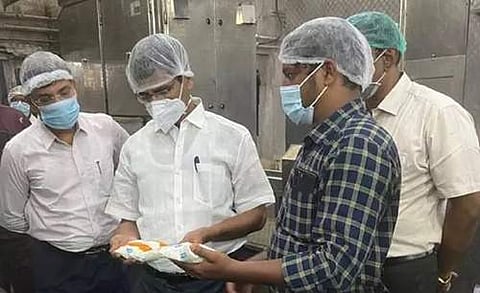 சோழிங்கநல்லூர் ஆவின் நிறுவனத்தில் இறையன்பு திடீர் ஆய்வு