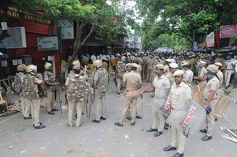 அதிமுக அலுவலக கலவரம்: 3 தனிப் படைகள் அமைப்பு