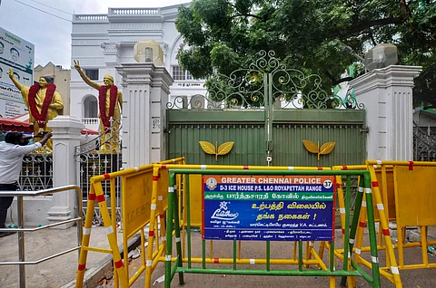 என்னவாகும் அதிமுக எதிர்காலம்?