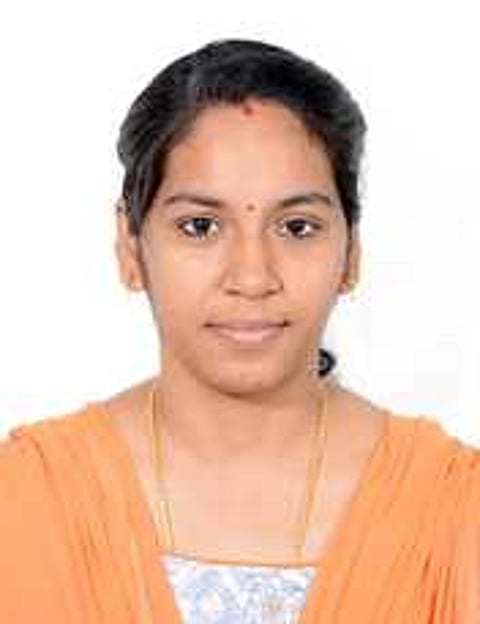 குரூப்-1 தோ்வு முதலிடம் பெற்ற பொறியாளா் மகள்