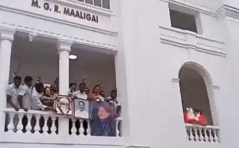 அதிமுக அலுவலக வன்முறை: ஓபிஎஸ், இபிஎஸ் ஆதரவாளர்களுக்கு சம்மன்