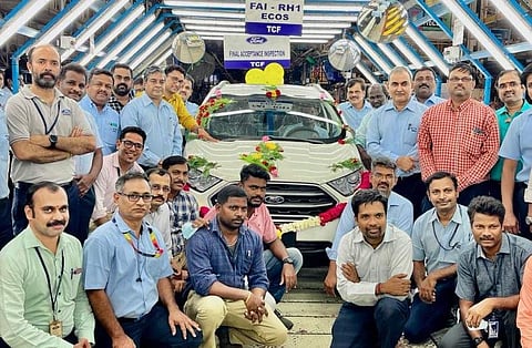 'ஃபோர்ட்’ நிறுவனத்தின் கடைசி கார்! கண்ணீருடன் விடைகொடுத்த ஊழியர்கள்..