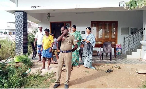 எடப்பாடி அருகே கொள்ளை சம்பவம் நிகழ்ந்த வீடு