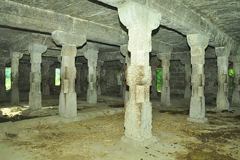 நரிக்குடி அருகே பாழடைந்த மங்கம்மாள் சத்திரத்தை புனரமைக்க கிராம மக்கள் வலியுறுத்தல்