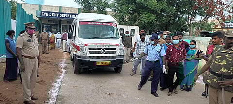 மாணவியின் உடல் எடுத்துச் சென்ற ஆம்புலன்ஸ் சிறு விபத்தில் சிக்கியதால் பரபரப்பு