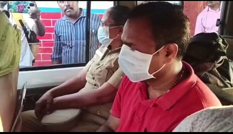 கைது செய்யப்பட்ட பெரியார் பல்கலைக்கழக பதிவாளர் கோபி