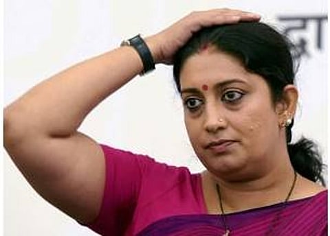 ஸ்மிருதி இரானி மகளிா் மற்றும் குழந்தைகள் நல மேம்பாடு