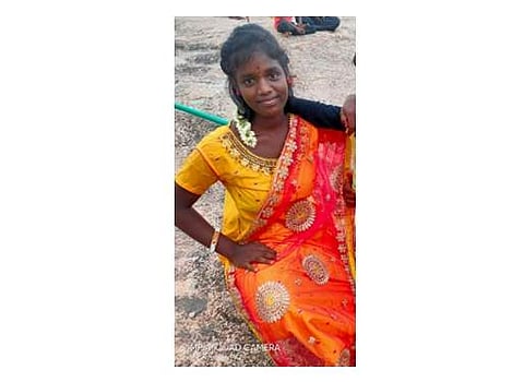 தற்கொலை செய்துகொண்ட மாணவி சரளா.
