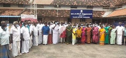 அவிநாசி அருகே கோயில் திருவிழாவுக்கு தடை: வட்டாட்சியர் அலுவலகம் முற்றுகை