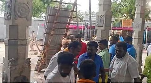 உசிலம்பட்டி அருகே இருபிரிவினரிடையே மோதல்: 3 பேர் காயம்