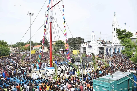 தூத்துக்குடி தூய பனிமய மாதா பேராலய திருவிழா கொடியேற்றம்