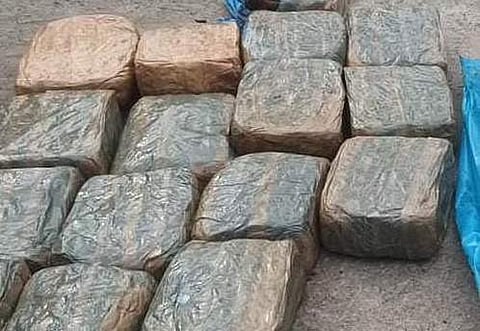 கடலூர் கடற்கரையில் கரை ஒதுங்கிய கஞ்சா பொட்டலங்கள்